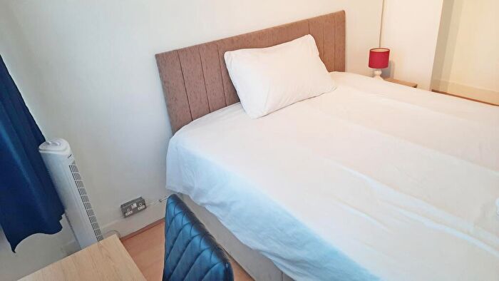 1 Bedroom House To Rent In Wadeville Avenue, London, RM6