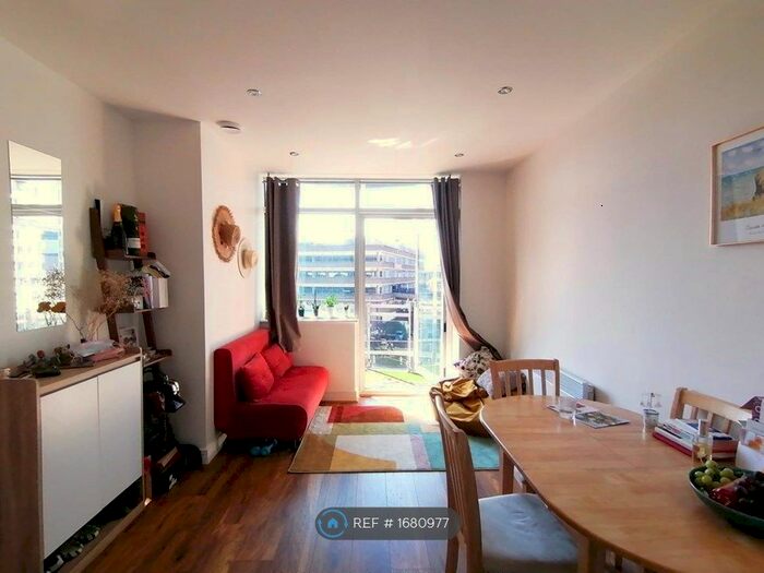 2 Bedroom Flat To Rent In Gerry Raffles Square, London, E15