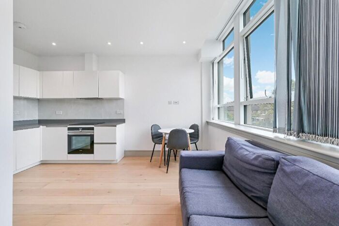 2 Bedroom Flat To Rent In Imperial Drive, Harrow, Middlesex, HA2