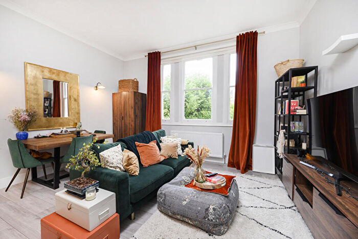 2 Bedroom Flat To Rent In Thurlow Road, Hampstead, NW3