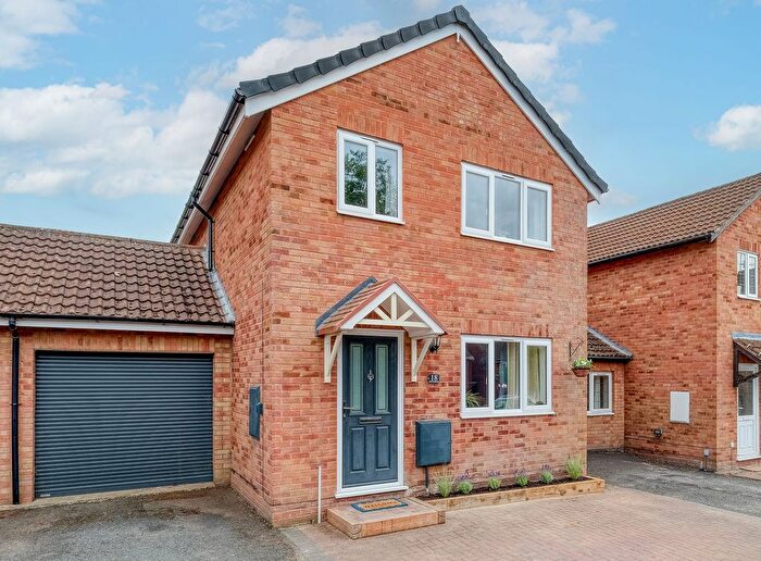 3 Bedroom Detached House For Sale In The Paddock, Stoke Heath, B60