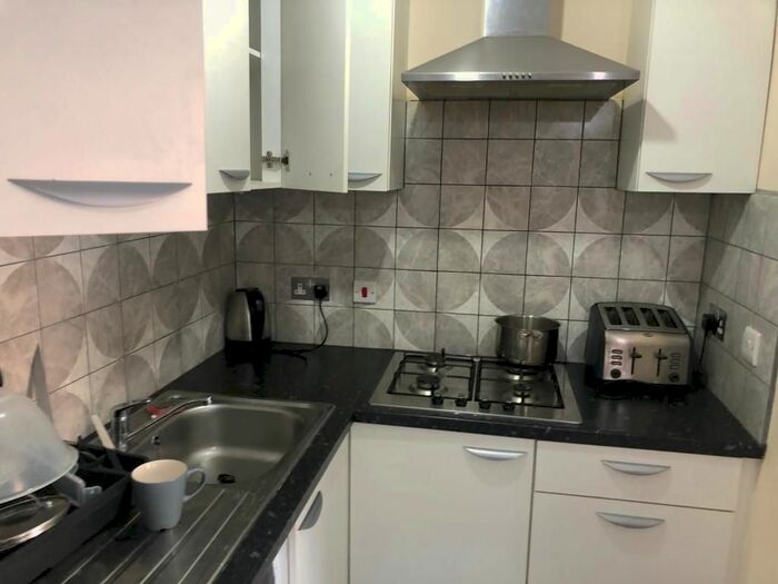1 Bedroom Flat To Rent In Cromwell Road, Hayes, UB3
