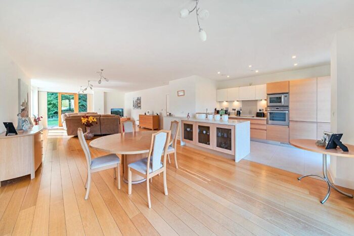 2 Bedroom Apartment For Sale In Cliveden Gages, Taplow, Buckinghamshire, SL6