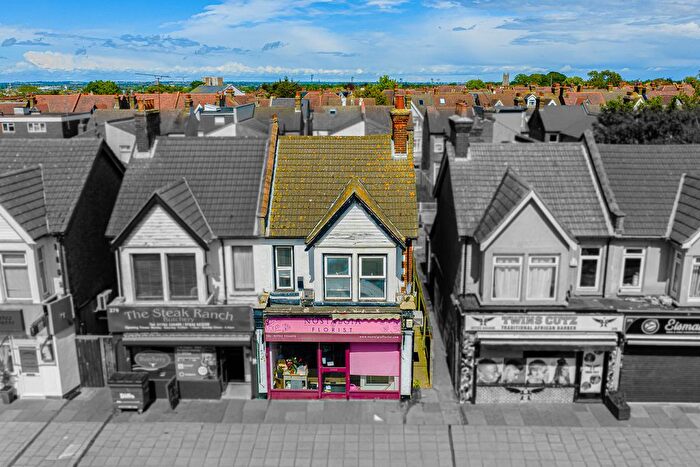 3 Bedroom Flat To Rent In London Road, Westcliff-On-Sea, SS0