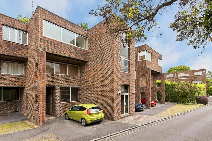 2 Bedroom Apartment To Rent In Stroudwater Park, Weybridge, Surrey, KT13