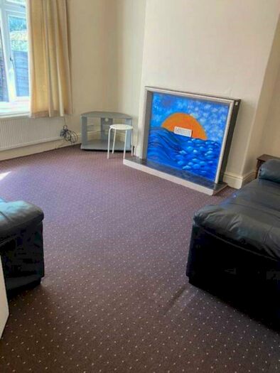 3 Bedroom Semi-Detached House To Rent In Fairholme Road, Fallowfield, M20