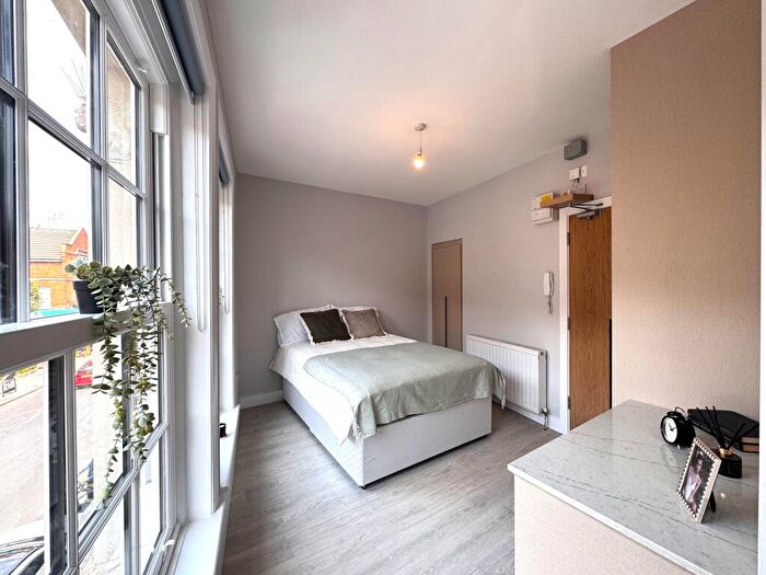 Studio To Rent In Bright Studio High Road, Willesden, NW10