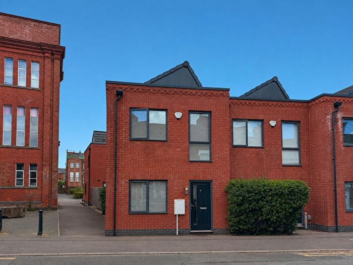 2 Bedroom End Of Terrace House To Rent In Wordsworth Road, Leicester, LE2