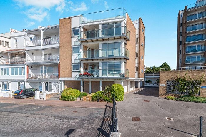 3 Bedroom Flat For Sale In The Leas, Westcliff-On-Sea, Essex, SS0