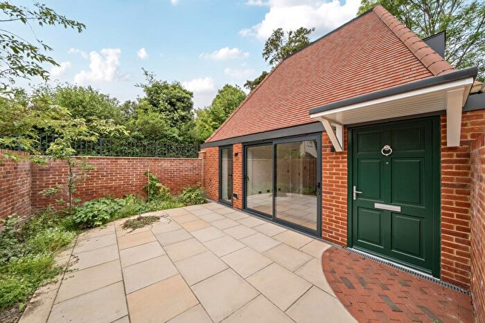 3 Bedroom Detached House To Rent In The Grove Coulsdon, CR5