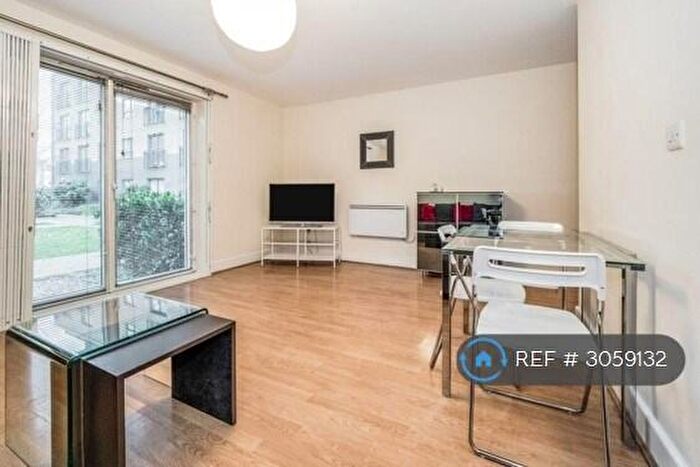 2 Bedroom Flat To Rent In Capulet Square, London, E3
