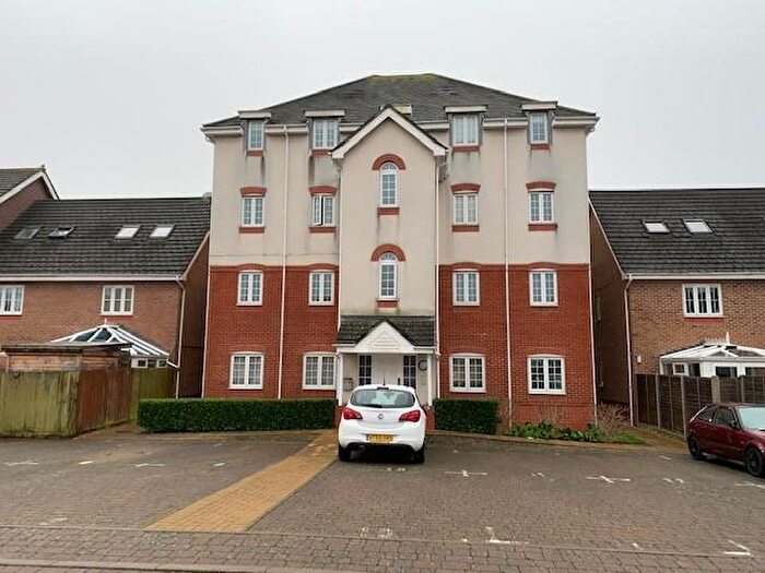 2 Bedroom Flat To Rent In Fox Court, Aldershot, GU12