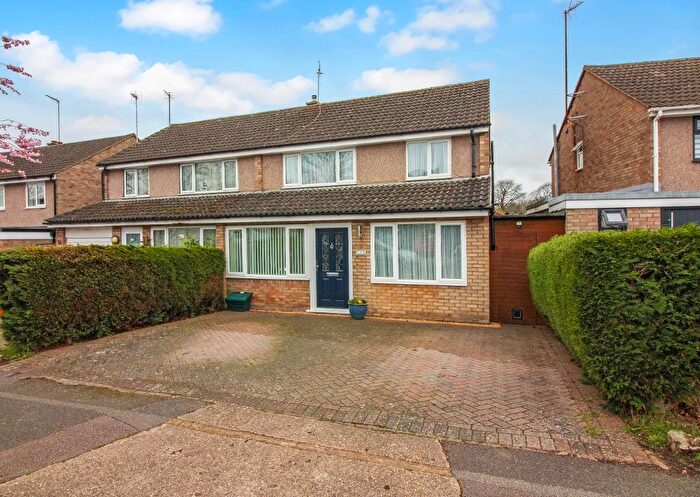 3 Bedroom Semi Detached House For Sale In Cottingham Grove, Bletchley, Milton Keynes, Buckinghamshire, MK3