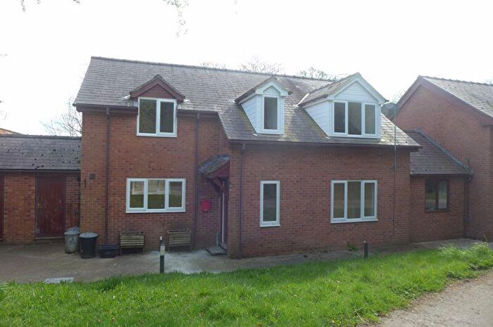 4 Bedroom Detached House To Rent In The Hollies, Hafod Road, LL14