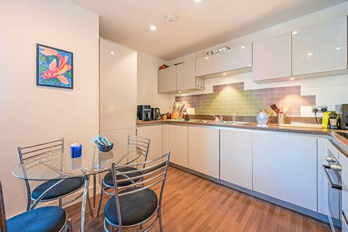 1 Bedroom Flat For Sale In Rathbone Market, Canning Town, London, E16