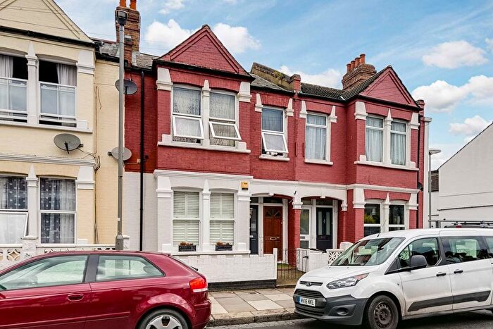 2 Bedroom Flat For Sale In Bickley Street, Tooting Broadway, SW17