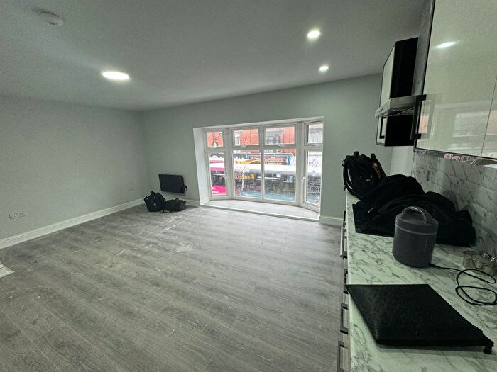 2 Bedroom Flat To Rent In Bearwood Road, Smethwick, B66