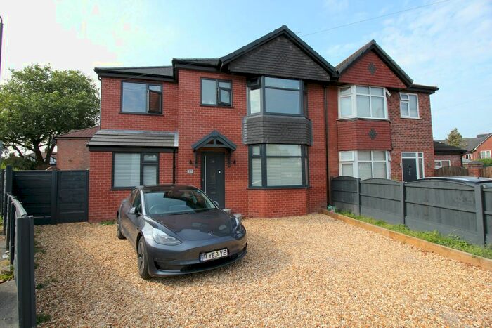 4 Bedroom Semi-Detached House To Rent In Malvern Avenue, Urmston, Manchester, M41