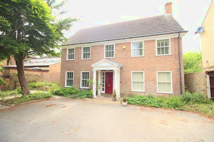 Detached House To Rent In Linden Road, Bedford, MK40