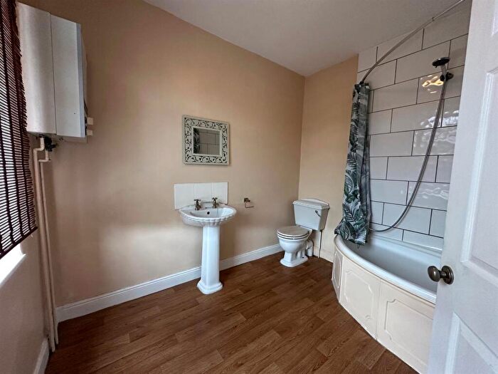 2 Bedroom End Of Terrace House To Rent In Willow View, Sowerby Bridge, HX6