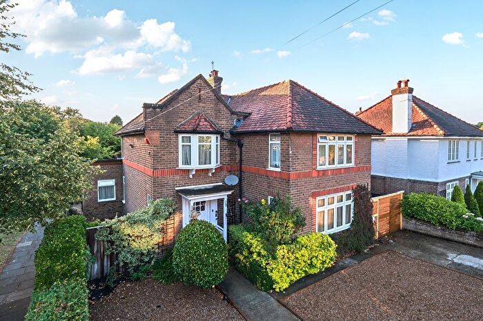 4 Bedroom Detached House For Sale In Broxbourne Road, Orpington, BR6