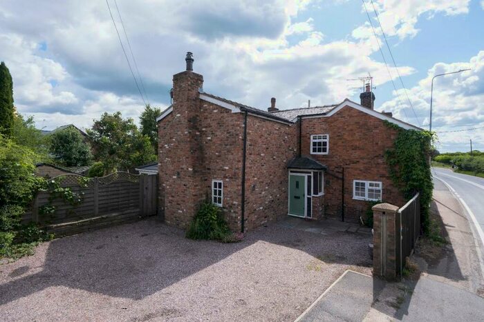 3 Bedroom Semi-Detached House For Sale In Tarporley Road, Duddon, CW6