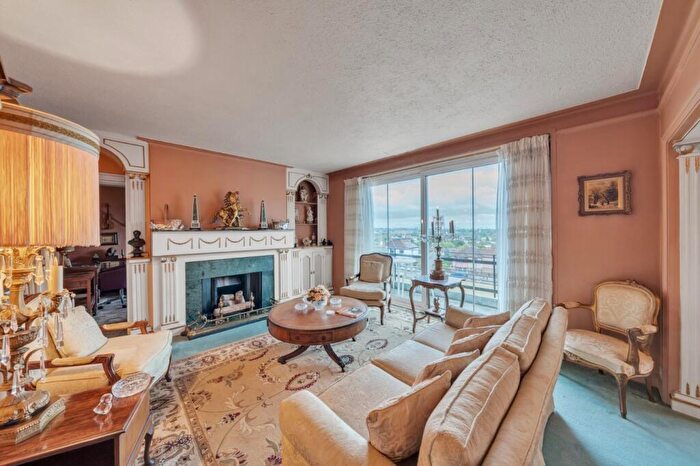 2 Bedroom Apartment For Sale In Dollis Hill Lane, London, NW2