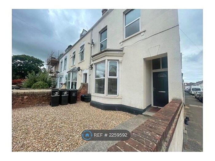 3 Bedroom Flat To Rent In Cheddon Road, Taunton, TA2