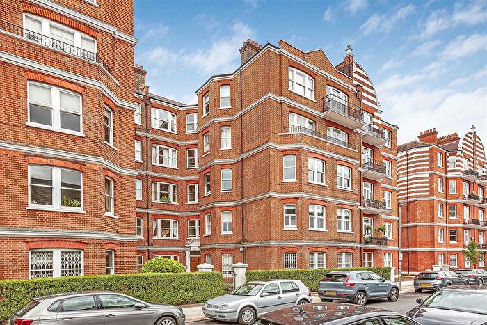 3 Bedroom Flat To Rent In Albert Palace Mansions, Lurline Gardens, London, SW11