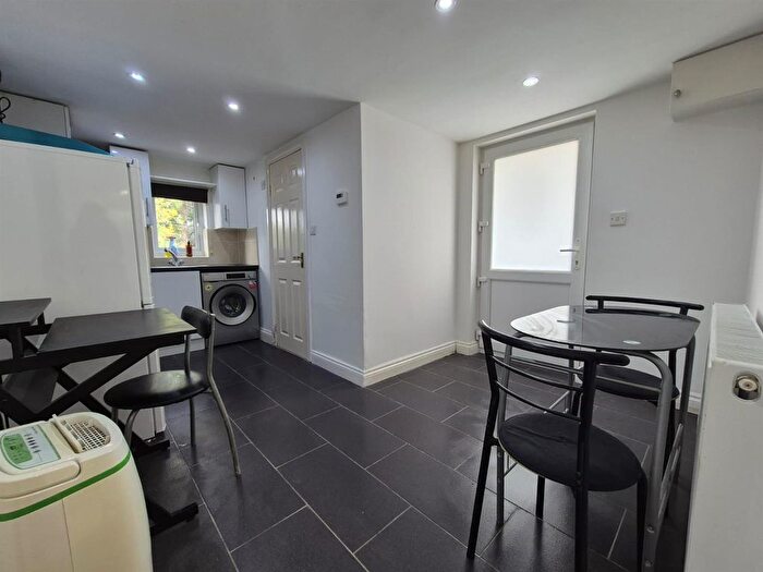 Studio To Rent In Mount Grove, Edgware, HA8