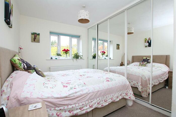2 Bedroom Flat For Sale In Fishers Court, Horsham, RH12