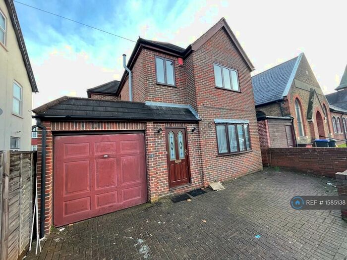 3 Bedroom Detached House To Rent In Bloomfield Road, Bromley, BR2