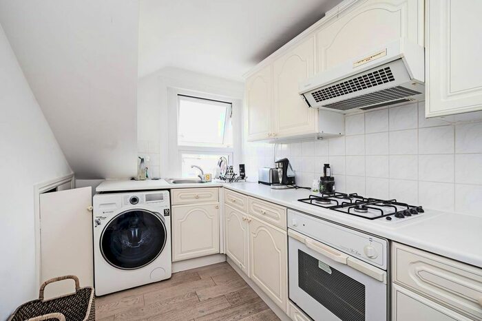 2 Bedroom Flat To Rent In Dunsmure Road, Stoke Newington, London, N16