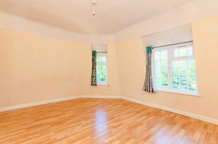 2 Bedroom Flat To Rent In London Road, Burpham, Guildford, GU4