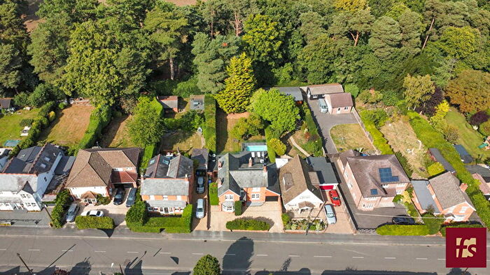 5 Bedroom Detached House For Sale In Longdown Road, Sandhurst, Berkshire, GU47