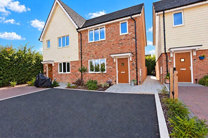 3 Bedroom Semi Detached House To Rent In Mulberry Close, Coxheath, ME17