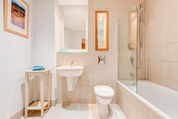 2 Bedroom Apartment To Rent In West One Panorama, Fitzwilliam Street, Sheffield, S1