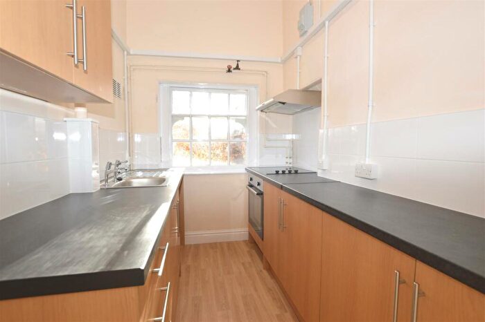Studio To Rent In Flat Acacias, RG1