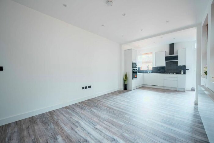 1 Bedroom Flat To Rent In .Coldharbour Lane, Brixton, London, SE5