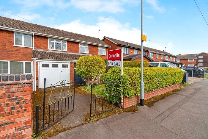 3 Bedroom Semi-Detached House For Sale In Park Lane, Walsall, WS6