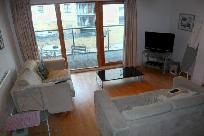 2 Bedroom Flat To Rent In Mackenzie House, Leeds, LS10