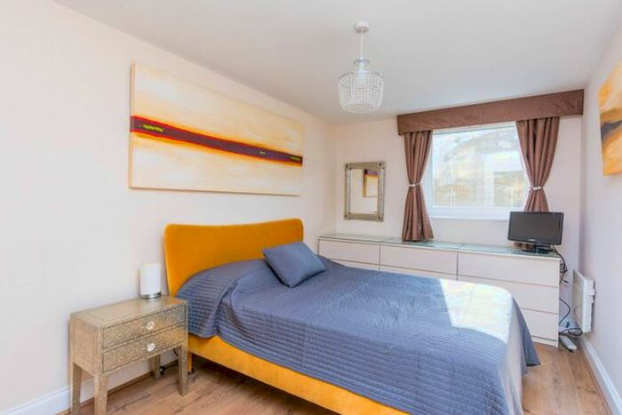 1 Bedroom Flat To Rent In Dolphin House, Wandsworth, London, SW18