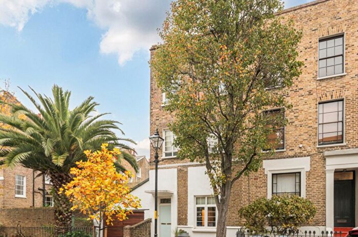 1 Bedroom Apartment For Sale In Sutherland Square, London, SE17