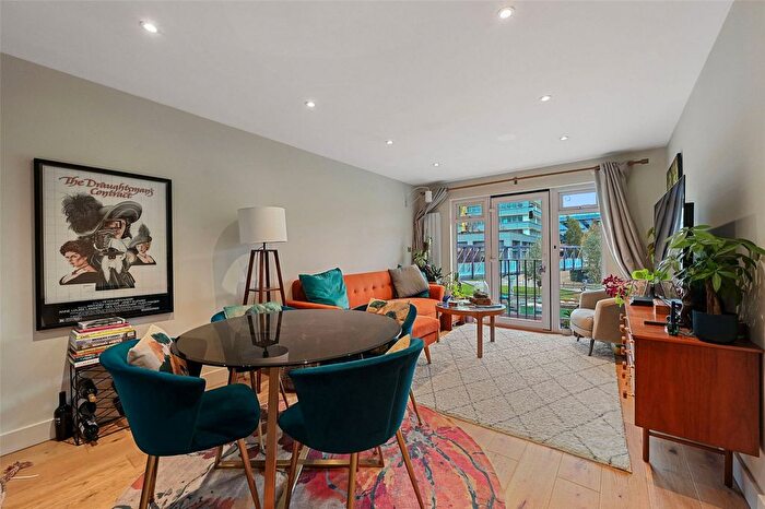 2 Bedroom Flat For Sale In Leabank Square, London, E9