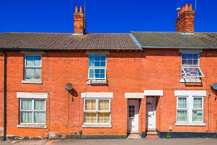 3 Bedroom Terraced House For Sale In Bath Road, Kettering, Northamptonshire, NN16