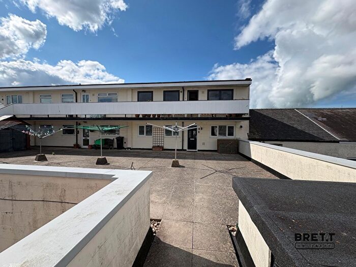 2 Bedroom Flat For Sale In Haven Heights, Milford Haven, Pembrokeshire., SA73
