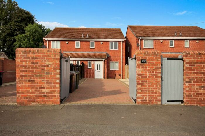 3 Bedroom Semi-Detached House To Rent In Katherine Road, S66