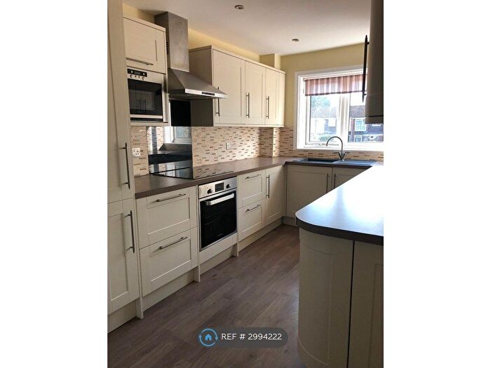 1 Bedroom Flat To Rent In Spencer Road, Isleworth, TW7