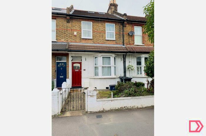 4 Bedroom Terraced House To Rent In Mulberry Way, South Woodford, London, E18