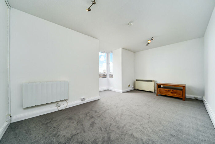 2 Bedroom Flat To Rent In Eagle Heights, Bramlands Close, SW11